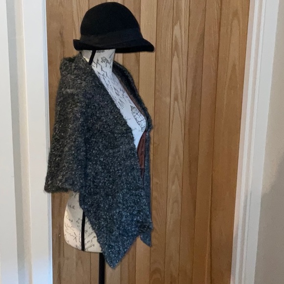 Uber Chic Vintage Wool / Lamb Cape. Heathered Grey. Fully Lined. O/S - Picture 2 of 10